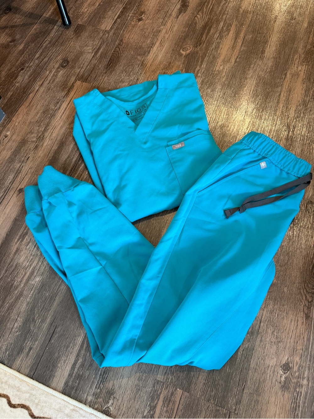 FIGS Men’s Teal Scrub Pants and Top- Comfortable Drawstring Fit